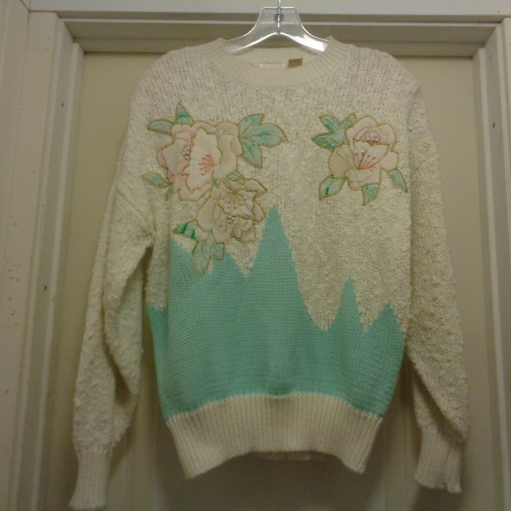 PINUP VINTAGE 1980S GIRL BEADED APPLIQUED SWEATER BY NEEDLES & YARN L